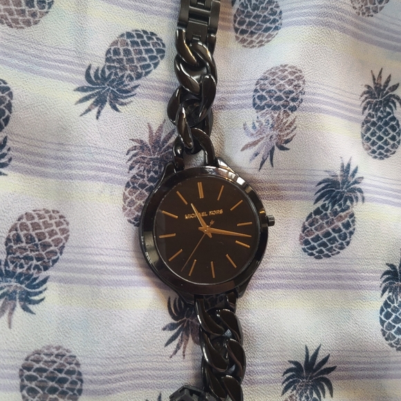 Micheal Kors black watch - Picture 3 of 3